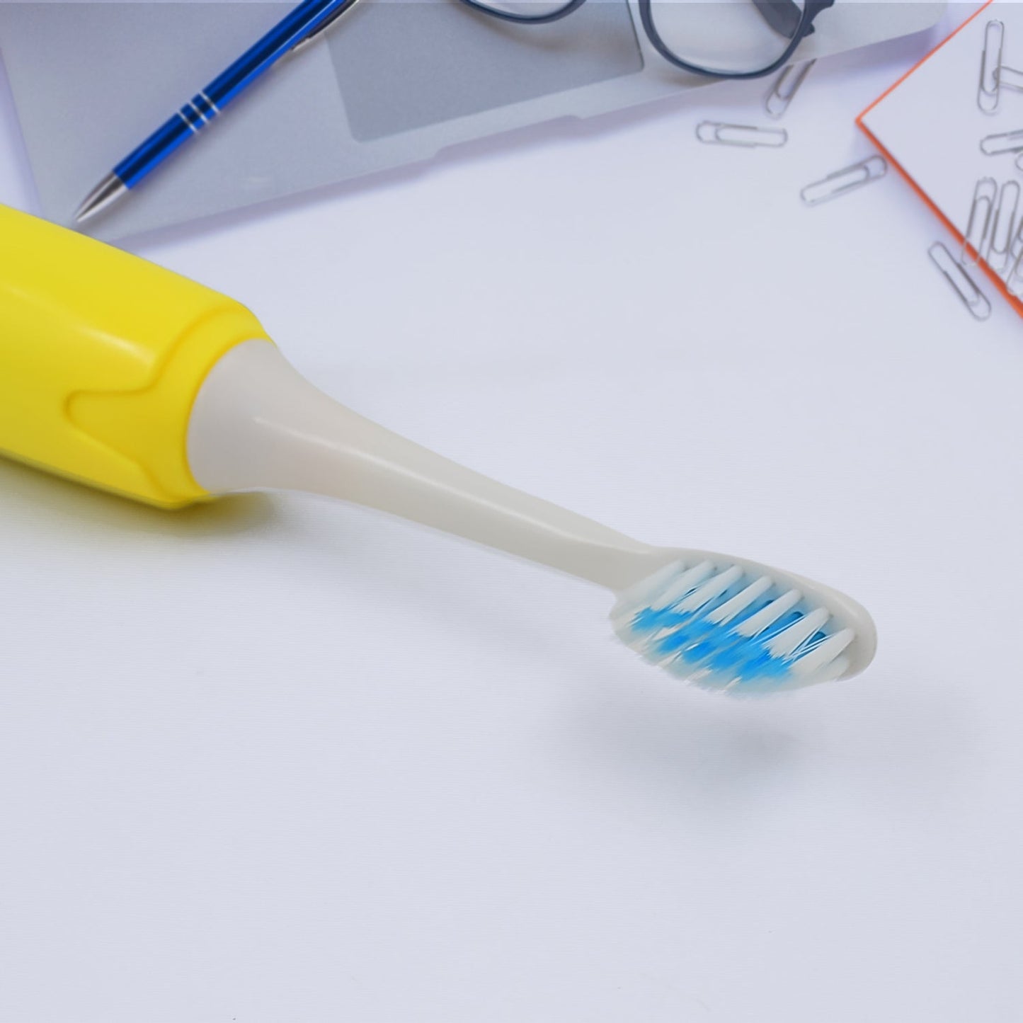 Electric Toothbrush With 4  Extra Head (1 Pc, Battery Included, Mix Color)