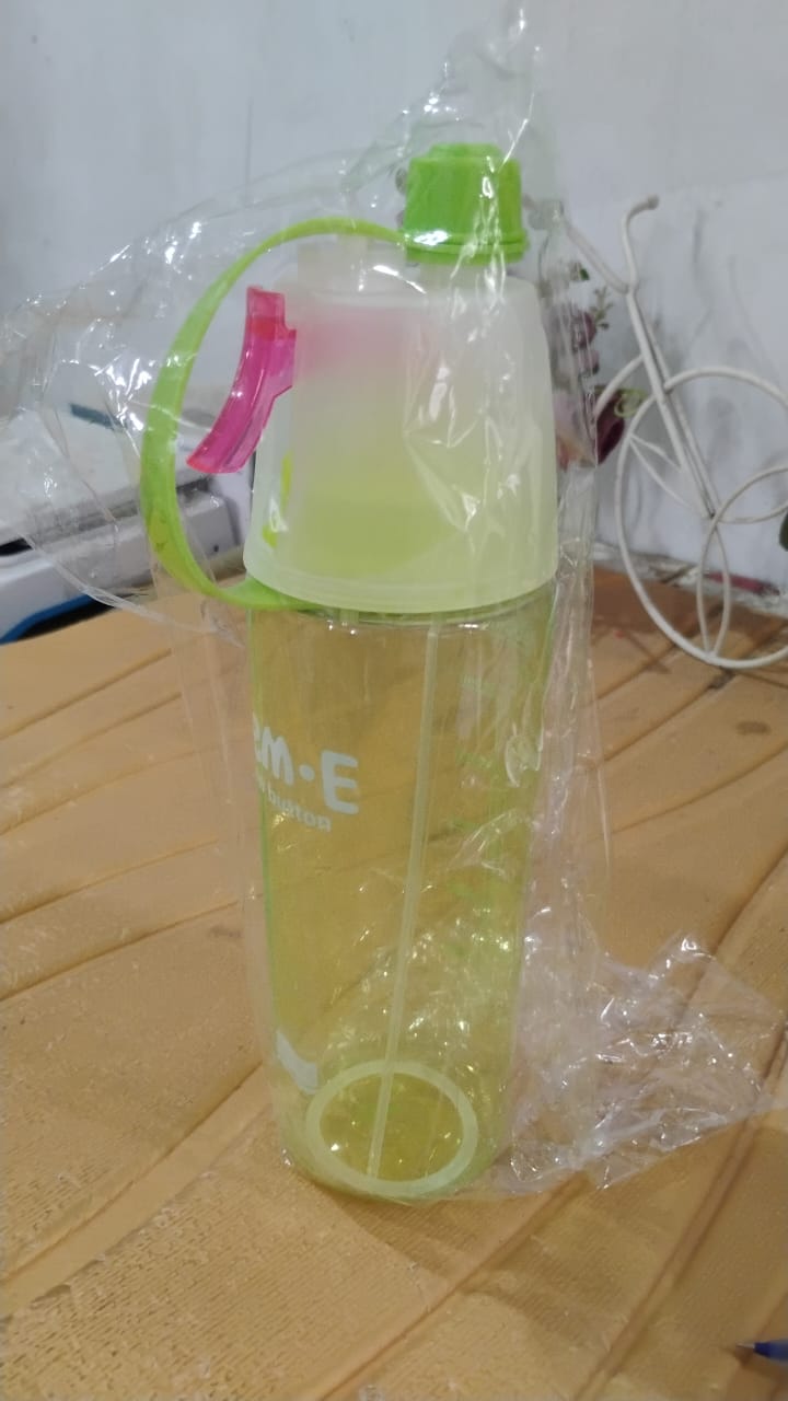 Plastic Sports Water Bottle – Dual Function with Built-In Mist Spray (600 ML)